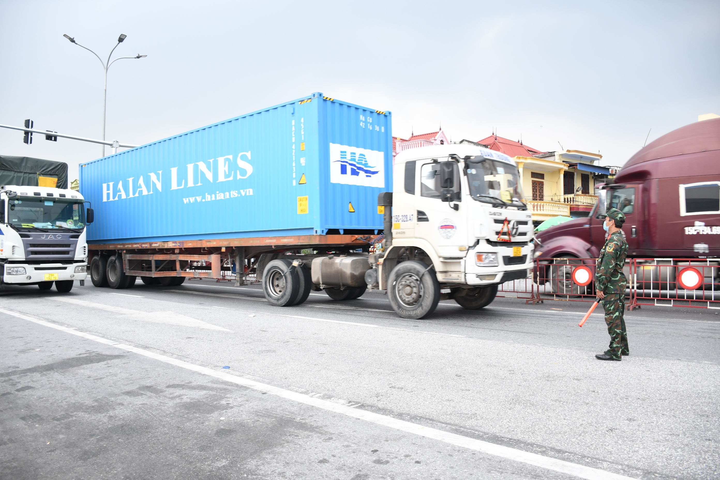 Xử nghiêm phương tiện cố tình đi sai “luồng xanh”